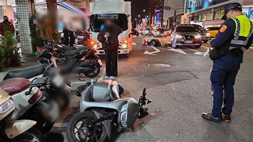 新／台中嚴重車禍！騎士「骨頭外露」噴血