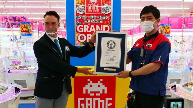 Taito府中Kururu店獲金氏世界紀錄認證，店內有高達454台的抓娃娃機。（翻攝自Twitter）