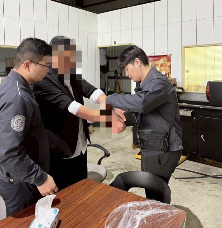 桃園游姓男子在臉書放話，遭檢調帶回。（圖／翻攝畫面）