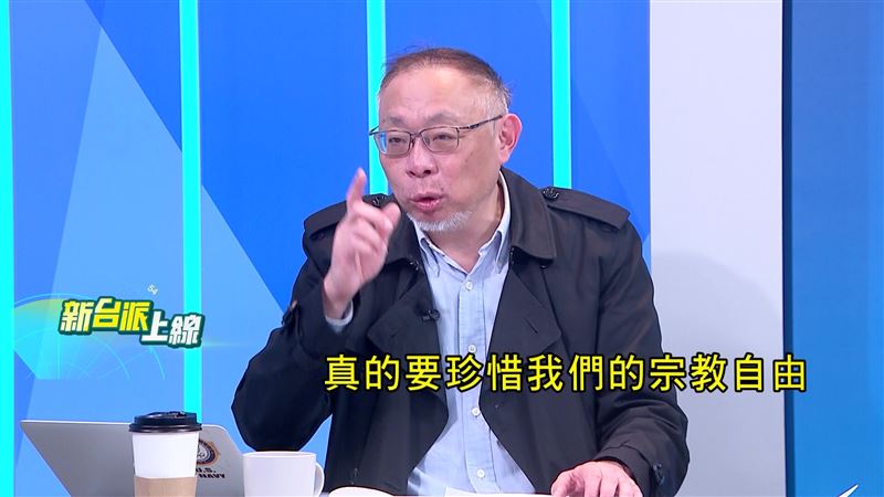 范世平指出，中國掌管宗教的機關被併入組織宣傳部，基督教變「愛國教會」，做禮拜前要唱國歌，對習近平肖像鞠躬。(圖/新台派上線)