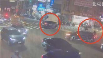 慘撞畫面曝！女撞迴轉車…後車自摔命危