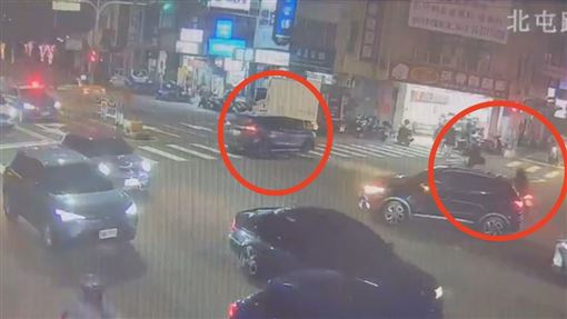 慘撞畫面曝！女撞迴轉車…後車自摔命危