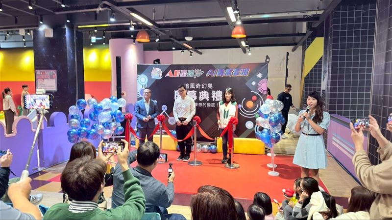 高雄最大室內兒童樂園「追風奇幻島」在夢時代盛大開幕。（圖／翻攝畫面）