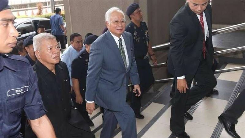 納吉在「一馬發展公司」涉嫌犯下濫權罪和洗錢罪，高等法院宣判所有25項罪名成立，需坐牢15年。（圖／翻攝自facebook.com/najibrazak）