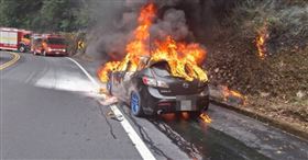 衝合歡山賞雪驚魂！加滿油開一半突火燒車(圖/翻攝畫面)
