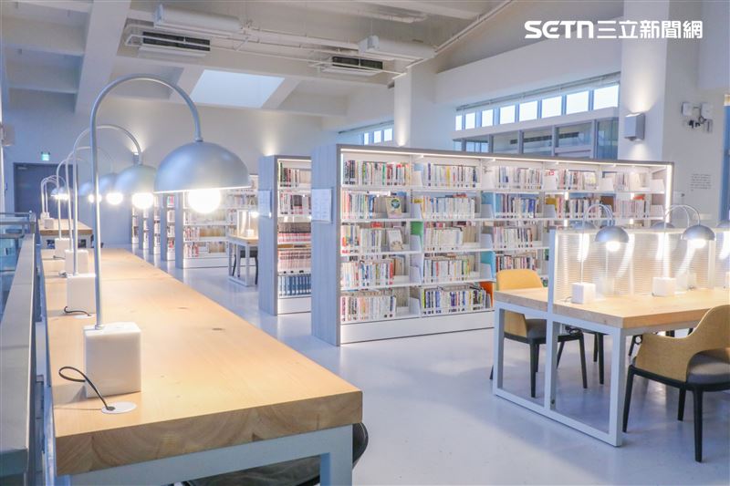 樓高三層的館舍結合了ESG循環理念,並依分年齡、分眾需求,規劃出專屬的優質閱讀空間。(圖/翻攝畫面)