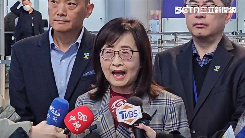 林奕華率主團出發前往上海，在桃園機場接受媒體聯訪（圖／翻攝畫面）