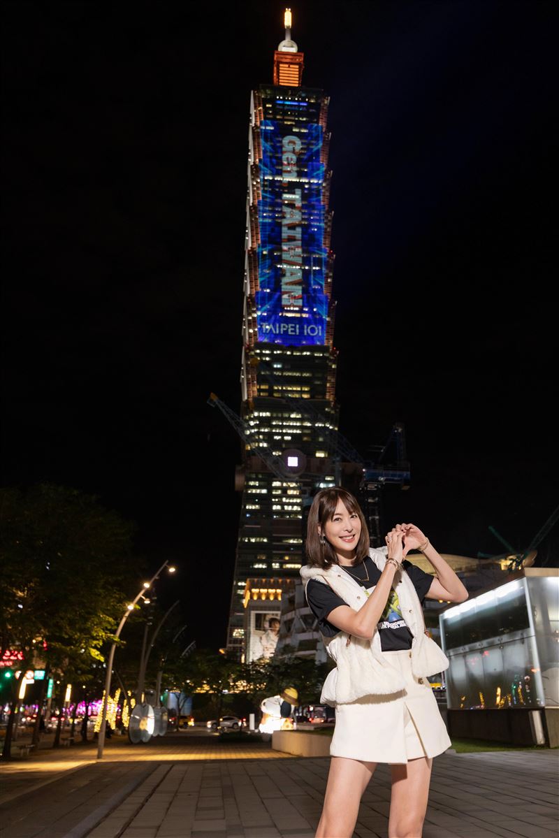 跨年夜當晚還有《玩具總動員》光雕秀和3分鐘「台灣隱形英雄」光雕秀登場。(圖／台北101提供)