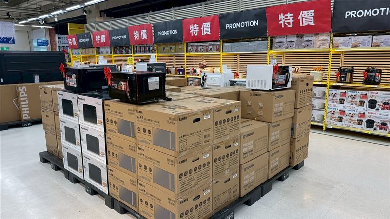 家樂福買家電抽百萬黃金、國際5星5天4夜旅宿券。（圖／家樂福提供)