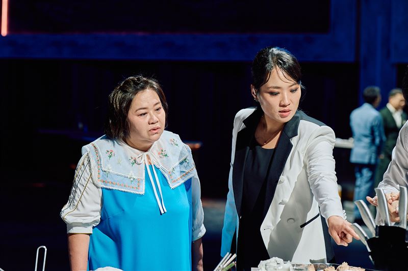 本集特別邀請「港點女王」鄭智善（右）擔任評審，(左)為鍾欣凌。（圖／華視提供）