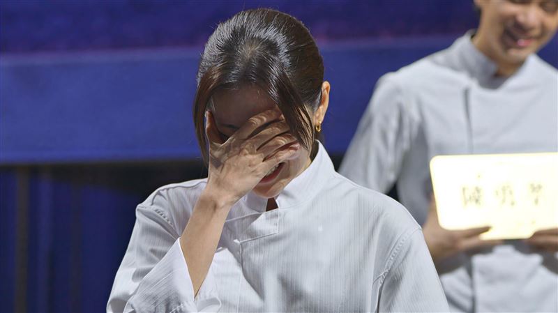 錄影前爆意外濺血　女星當場崩潰掩面痛哭