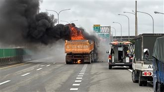 新／台66線聯結車竄火全毀　駕駛跳車驚逃