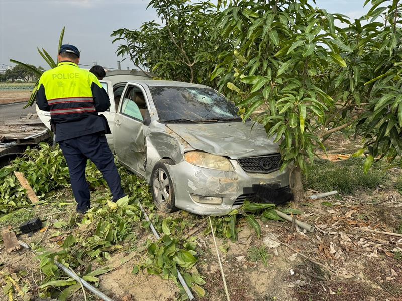 馬男車輛雖還能行駛，但外觀已經面目全非。（圖／翻攝畫面）