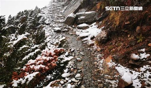 玉山後四峰驚魂！男山友受困冰封步道一夜