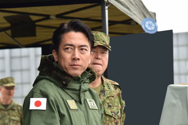 日本防衛大臣小泉表示，這筆預算是在戰後最嚴峻、最複雜的環境下，為確保日本防衛與安全所必須的最低限度經費。（圖／翻攝自小泉進次郎臉書）