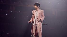 阿信在演唱會上提到地震，演出結束後真的發生地震，巧合隨即引發熱議。（圖／相信音樂提供）