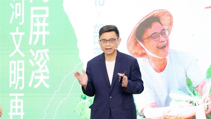 賴瑞隆稍早再次還原衝突原因，兒子當時因足球與同學吵架，隔天仍言歸於好玩在一起。（圖／賴瑞隆辦公室提供）