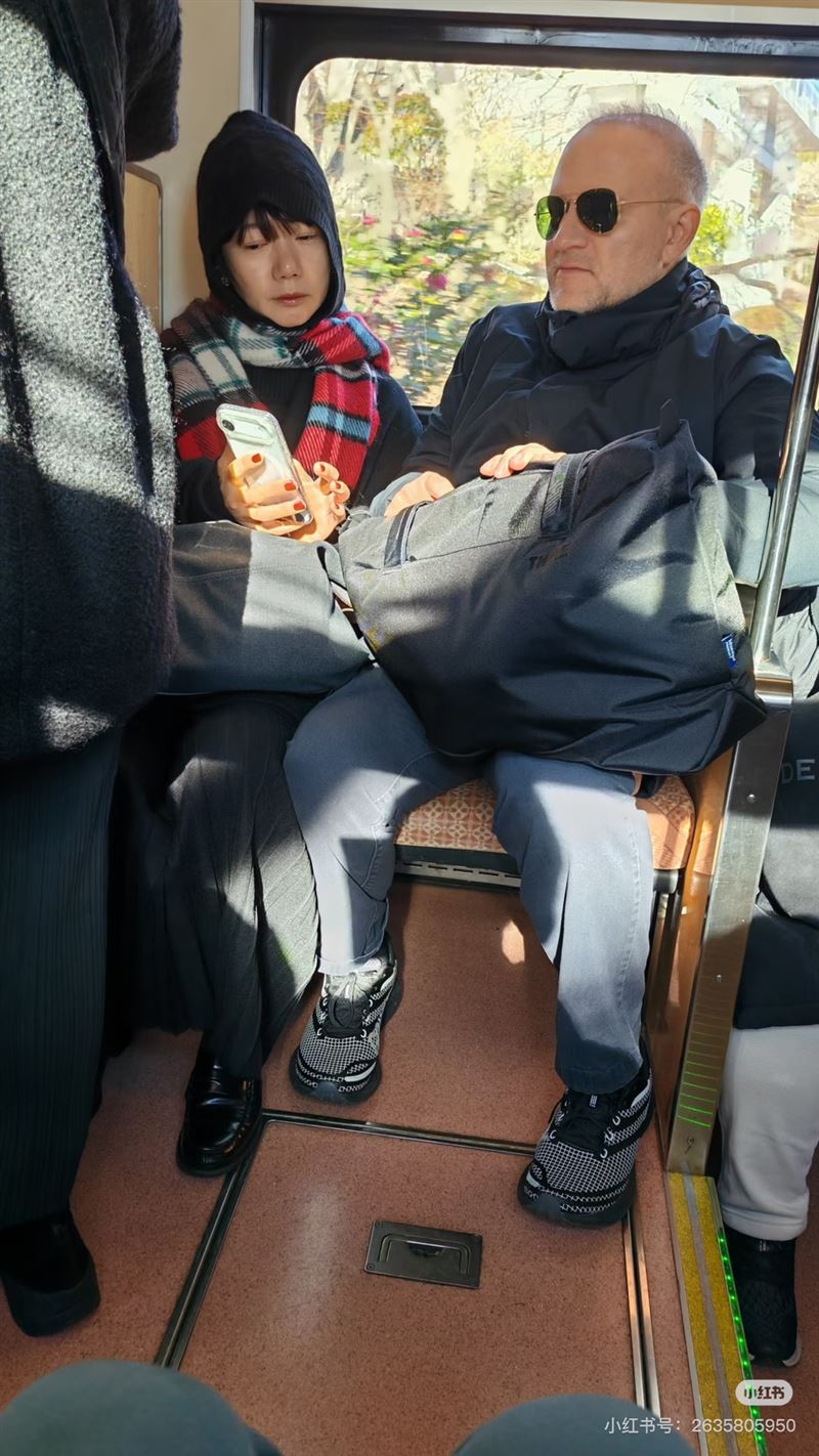 韓國影后裴斗娜被網友拍到和男友出遊。（圖／翻攝自小紅書）
