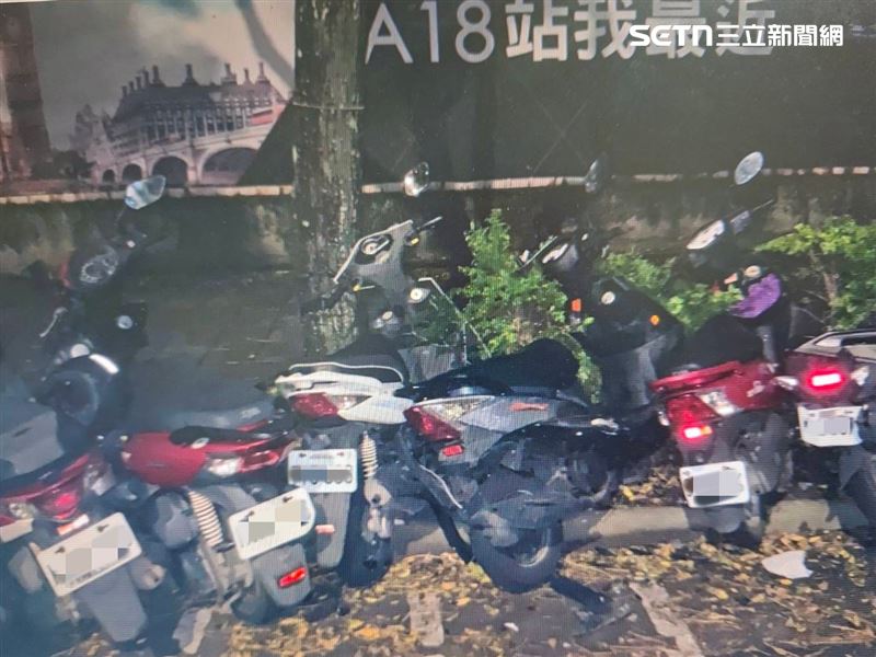 桃園蘇男開車行經高鐵南路撞翻27輛機車。（圖／翻攝畫面）