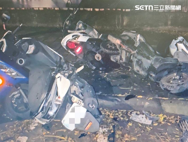 桃園蘇男開車行經高鐵南路撞翻27輛機車。（圖／翻攝畫面）