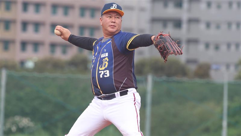 第8屆新聞盃，中信兄弟邀請傳奇球星養父鐵來台。（圖／台灣棒球記者作家協會提供）