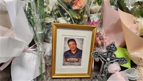 張捷北捷殺人！甜點女櫃員跪趴躲死劫　滿滿余家昶追憶花束字條藏淚（圖／記者鍾志鵬攝影）