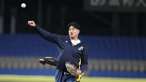 浴室摔倒左手骨裂　許庭綸自認趕得上開季