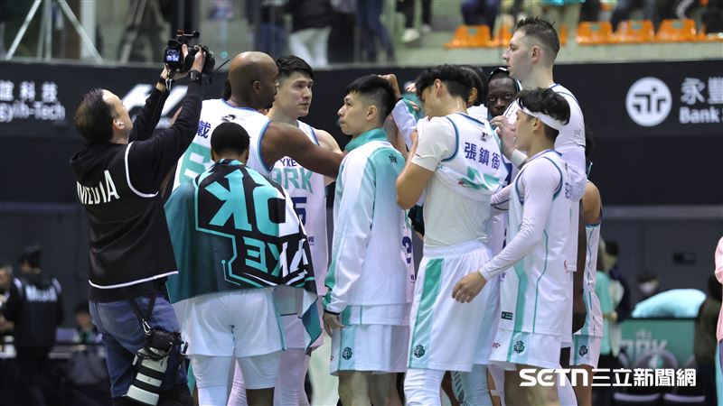 PLG例行賽，洋基工程主場開幕站輸給領航猿36分吞敗。（圖／記者劉彥池攝影）