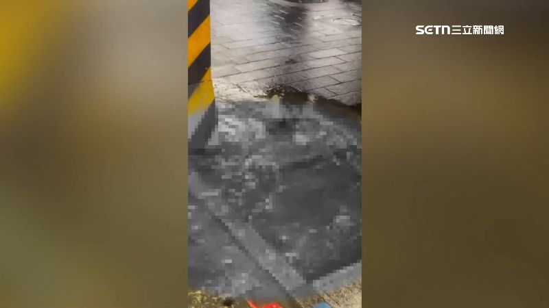 獨／水溝變小噴泉　士林夜市穢水噴整路