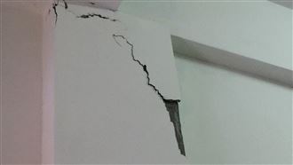 規模7.0強震驚全台　見三裂痕應快逃離！