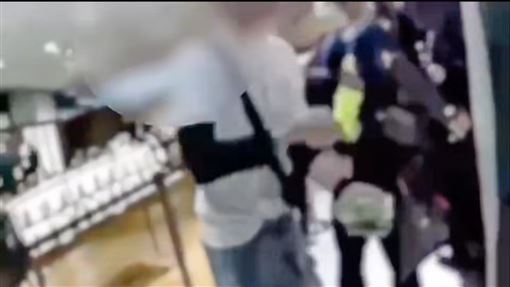 誠品南西又爆騷動…男詭異站路中衝店襲警