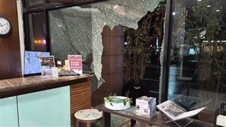 7.0強震！宜蘭飯店玻璃碎裂　房客驚呼1句