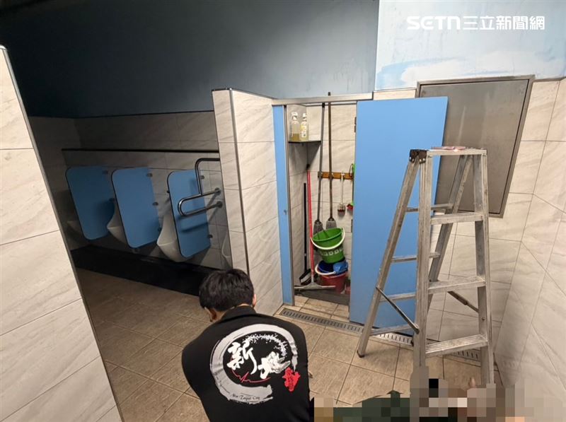 新北市德音國小林姓工友在地震後檢查漏水，卻不慎從A字梯摔落死亡。（圖／翻攝畫面）