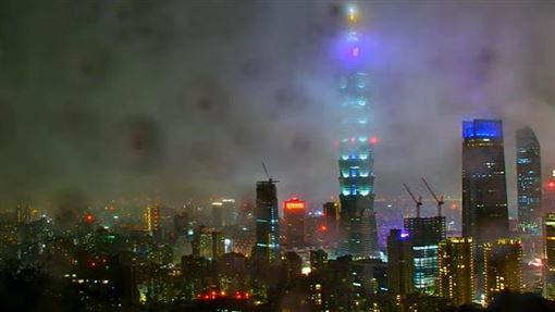 7.0強震驚魂夜！北市象山「鏡頭君」超晃