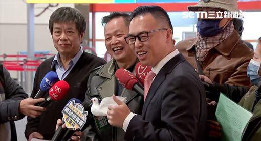 獨派踢館蔣萬安！游智彬送和平鴿被帶走