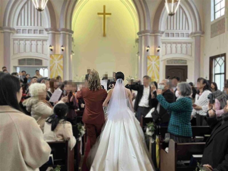 朱約信女兒教會婚禮現場。（圖／翻攝自陳慕義臉書）