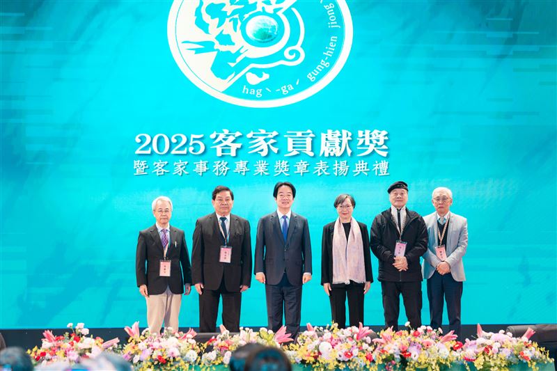 總統賴清德今（28）日出席「2025客家貢獻獎暨客家事務專業獎章表揚典禮」。（圖／總統府提供）