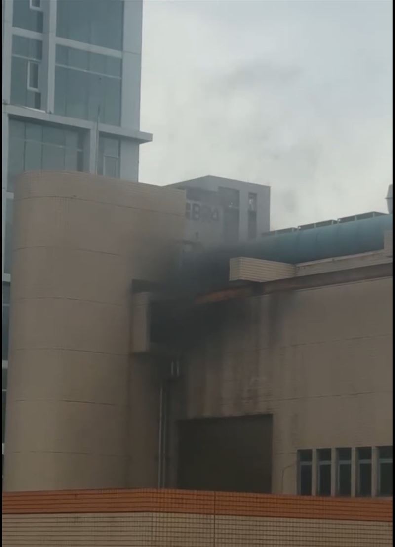 台北市復興南路一段變電站發生火警。（圖／翻攝自Threads @meg_ting）