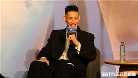 林書豪「豪情不滅」粉絲見面會，林書豪和主持人唐志中訪談。（圖／記者劉彥池攝影）