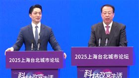 蔣萬安、龔正致詞時分別提及民國、民主與「中華民族偉大復興、兩岸同胞血脈相連」，政治味頗為濃厚。（組合圖／皆翻攝畫面）