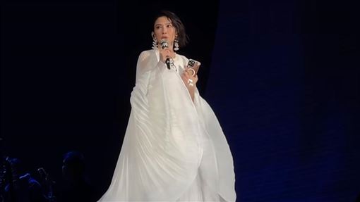 哽咽認了票房差　戴佩妮2場演唱會喊卡