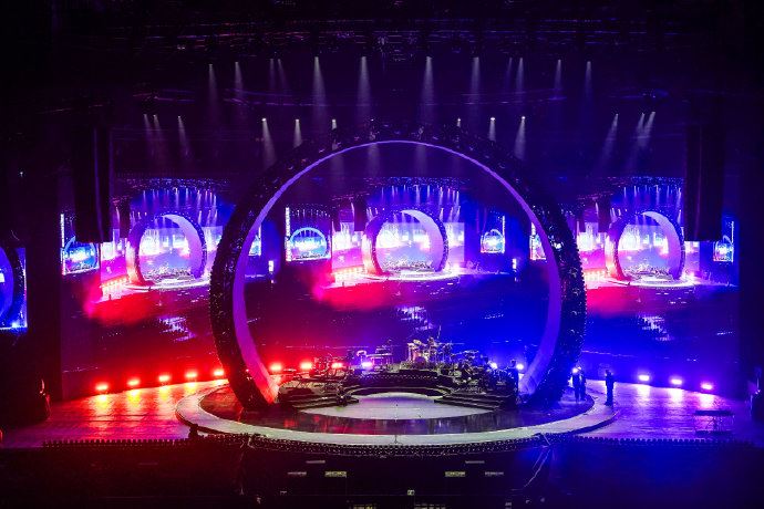戴佩妮「雙生火焰」舞台設計曾獲得3項國際榮譽。（圖／翻攝自LiveNation微博）