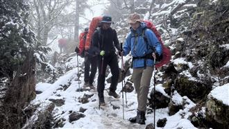 積雪30cm！5人登山隊困雪山⋯1男已無心跳
