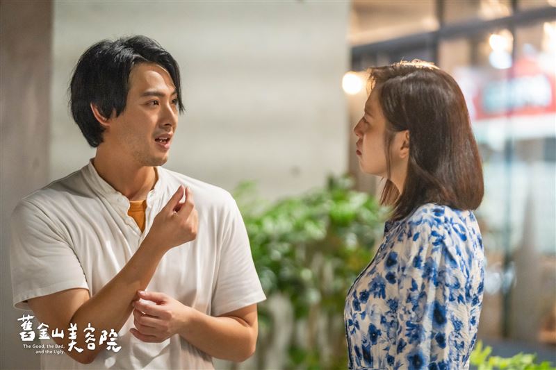 連晨翔(左)對劉品言的造型給評價,引爆女方怒氣。(圖/TVBS提供)