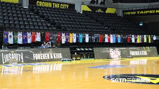 林書豪退休儀式　11隊、51件球衣掛滿新莊