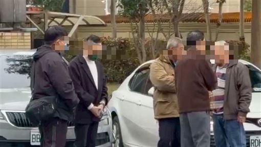 關水閥摔倒身亡！工友兄弟相驗眼眶紅拭淚