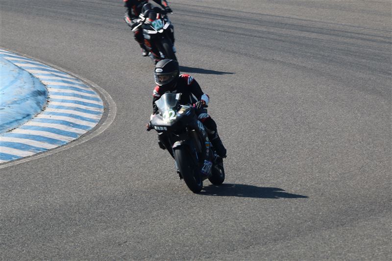 王君豪為學車曬黑不少，但直呼一切付出都值得。（圖／王君豪提供）