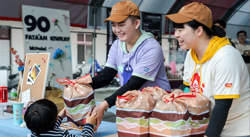 麥當勞說，除音樂家與藝術家，前進馬太鞍部落的計畫也獲得各地麥胞（麥當勞員工）響應，以行動為光復鄉打氣並傳達祝福。（圖／翻攝自麥當勞季報）