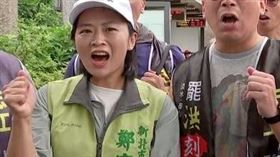 ▲民進黨新北市議員鄭宇恩（左起）、「刻不容楷」領銜人阿翔、民進黨新北市議會黨團總召廖宜琨，一起高喊大罷免大成功。（圖／翻攝畫面）