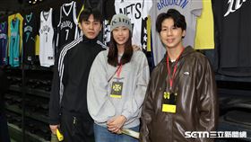 TPBL例行賽，羽球選手邱相榤、跆拳道選手羅嘉翎和拳擊女將林郁婷現身觀賞林書豪球衣退休儀式。（圖／記者劉彥池攝影）